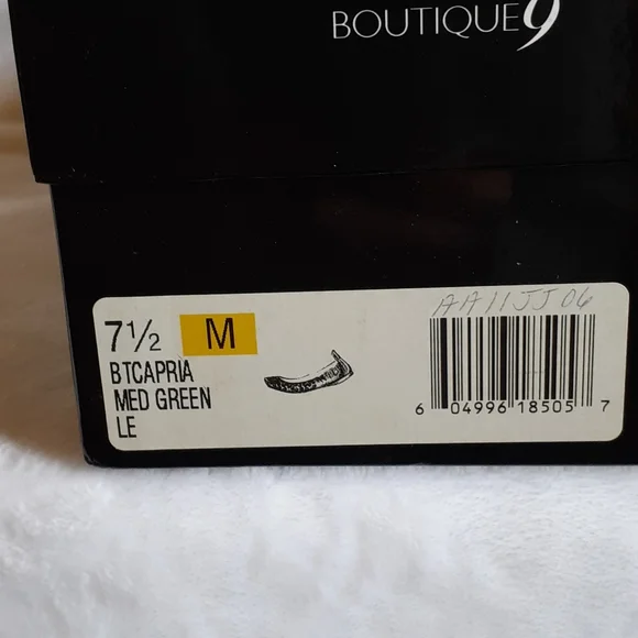 Boutique 9 Leather 7.5 Green flats - Picture 7 of 7